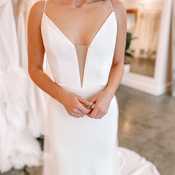 Luxury Crepe Solid Ivory Color Brand NEW GOWN Wedding Dress - Picture 2 of 3